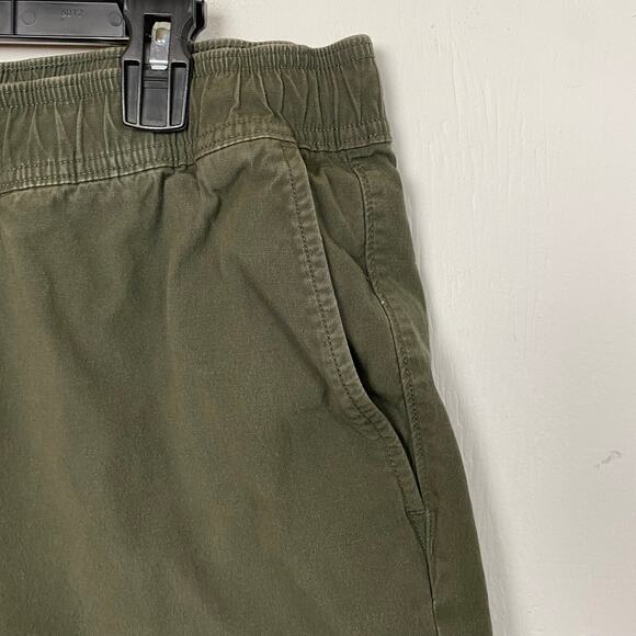 Duluth Trading Co Men's Green Pull On Shorts Size 40 - Picture 2 of 6